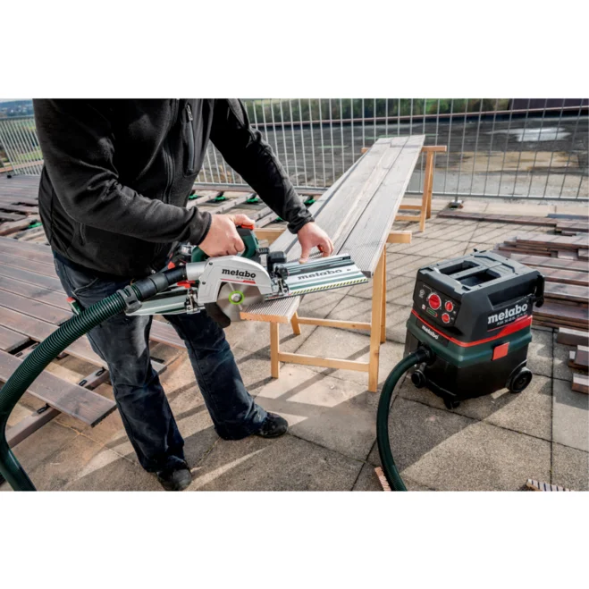 Metabo baterijska krožna žaga (840) pri delu