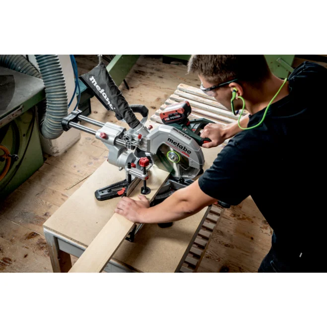Metabo KGS 18 LTX BL 254 pri delu