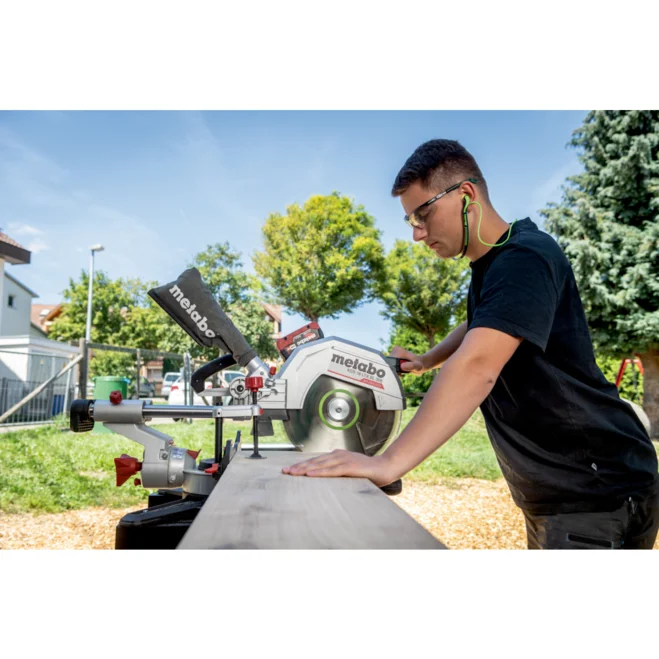 Metabo KGS 18 LTX BL 305 pri delu